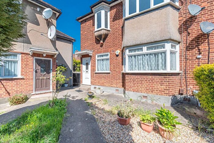 3 Bedroom Maisonette To Rent In Woodgrange Close, Kenton, Harrow, HA3