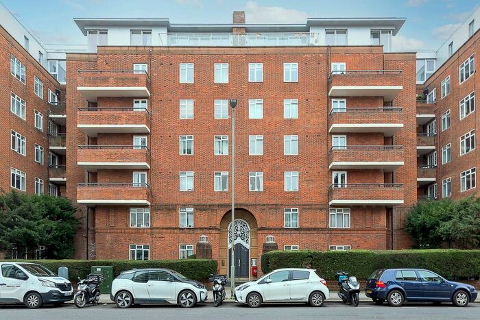 2 Bedroom Flat To Rent In Keswick Road, East Putney, London, SW15