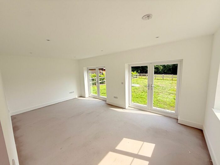 4 Bedroom Detached House For Sale In Southwick Road, North Boarhunt, Fareham, PO17