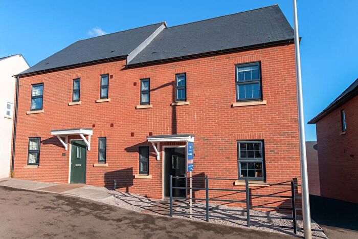 3 Bedroom Semi Detached House For Sale In Dart Avenue, Exeter, EX2