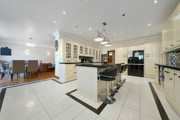 5 Bedroom Detached House To Rent In Alexander Avenue, Willesden Green, London, NW10