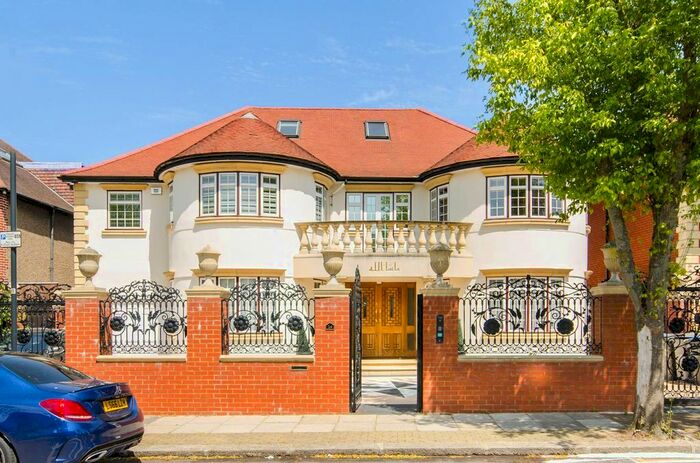 7 Bedroom Property To Rent In Dobree Avenue, Willesden, London, NW10