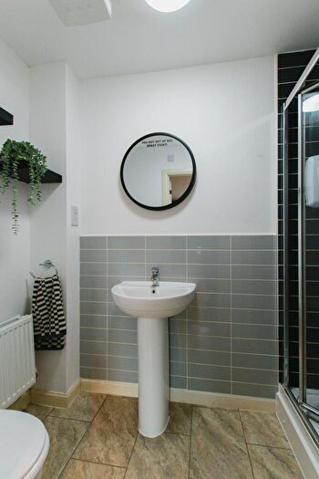 3 Bedroom Semi-Detached House For Sale In Wren Crescent, Bodicote, OX15