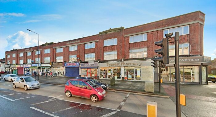 4 Bedroom Flat To Rent In Kenton Road, Kenton, Harrow, HA3