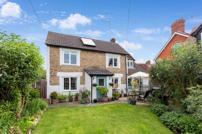 3 Bedroom Detached House For Sale In Victoria Road, Gillingham, SP8