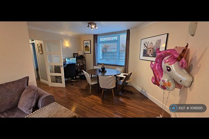 2 Bedroom Flat To Rent In The Oaks, London, NW6