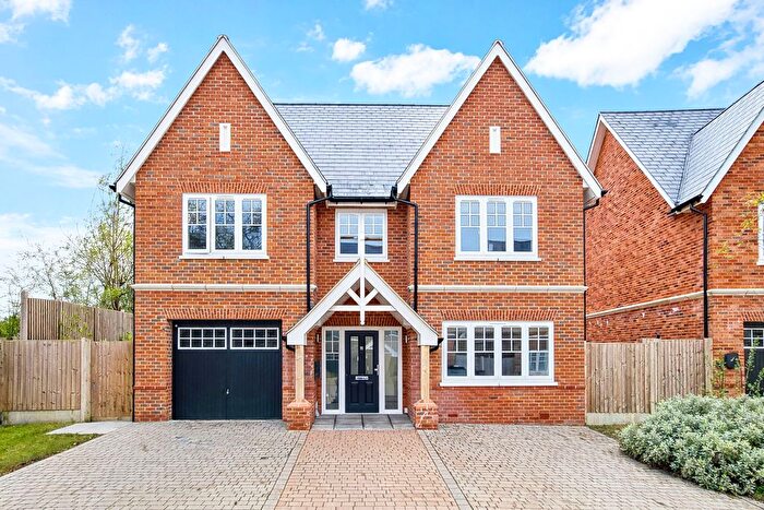 5 Bedroom Detached House For Sale In Edward Close, Goffs Oak, EN7