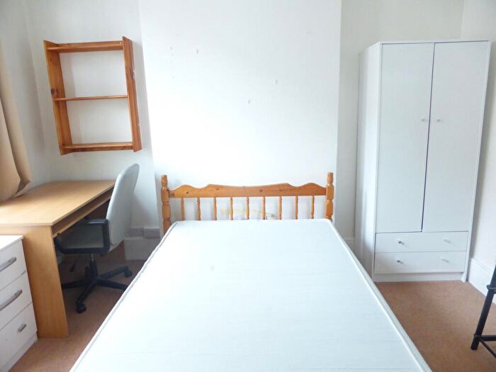 6 Bedroom Terraced House To Rent In Senrab Street, London, E1