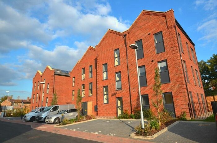 1 Bedroom Flat To Rent In Otter Way, West Drayton, UB7