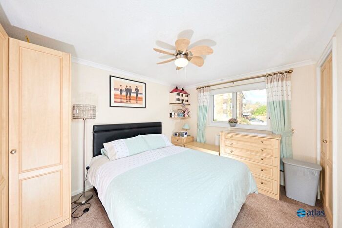 2 Bedroom Flat For Sale In Cavell Close, Woolton, L25
