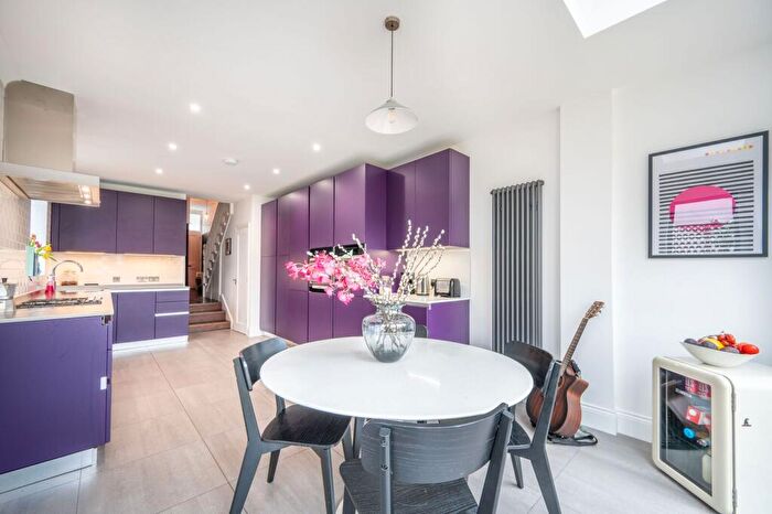 4 Bedroom House For Sale In Pine Road, Cricklewood, London, NW2