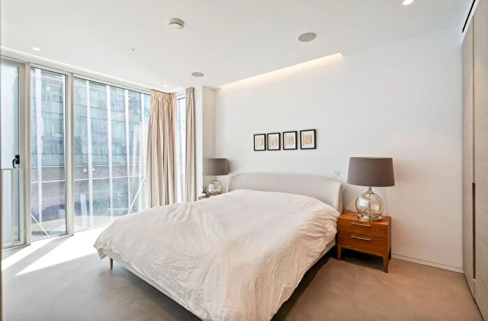 1 Bedroom Flat For Sale In Buckingham Palace Road, Victoria, London, SW1W