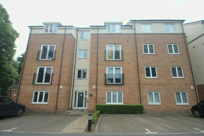 2 Bedroom Flat To Rent In Holly Way, Seacroft, Leeds, West Yorkshire, LS14