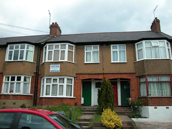 2 Bedroom Maisonette To Rent In Victoria Road, Hendon, London, NW4