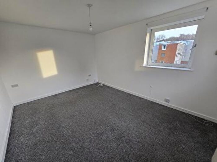 2 Bedroom Flat To Rent In Deveron Crescent, Dundee, DD2
