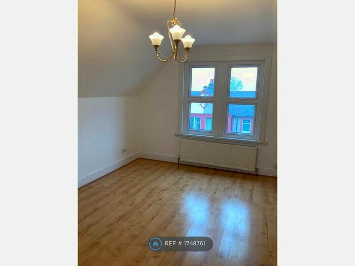2 Bedroom Flat To Rent In Babington Road, London, SW16