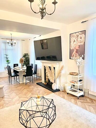 4 Bedroom End Of Terrace House To Rent In Daisy Road, Edgbaston, Birmingham, B16