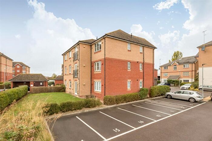 1 Bedroom Apartment For Sale In Twickenham Close, Swindon, SN3