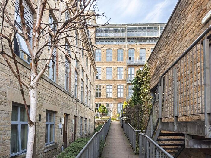 2 Bedroom Apartment For Sale In Valley Mill, Elland, HX5