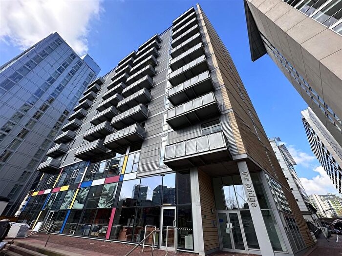 2 Bedroom Flat To Rent In The Bridge, Dearmans Place, Salford, M3