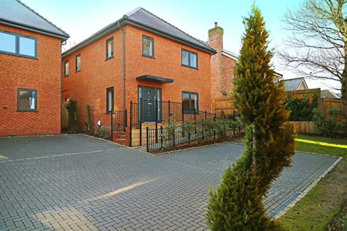 4 Bedroom Detached House For Sale In Chartland Close, Great Bookham, KT23