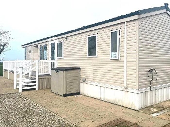 2 Bedroom Mobile/park Home For Sale In East End Road, Bradwell-On-Sea, Southminster, CM0