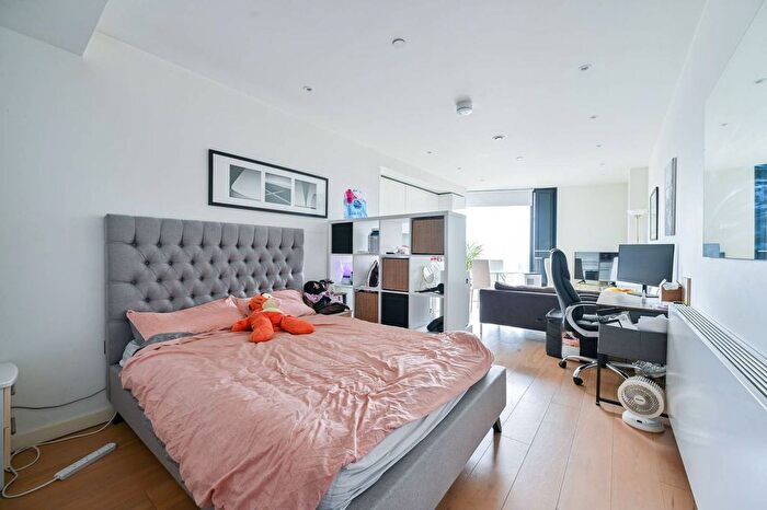 Studio To Rent In Walworth Road, Elephant And Castle, London, SE1