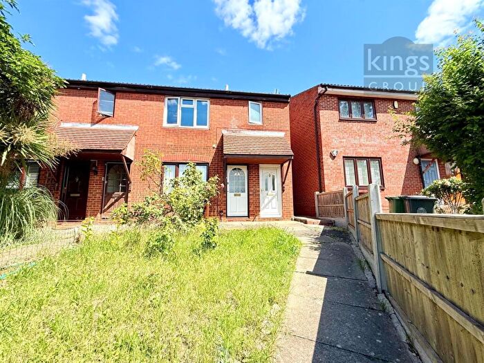 1 Bedroom Flat For Sale In Mead Crescent, London, E4