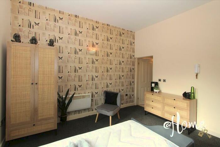 Studio To Rent In Park Crescent, Bradford, BD3