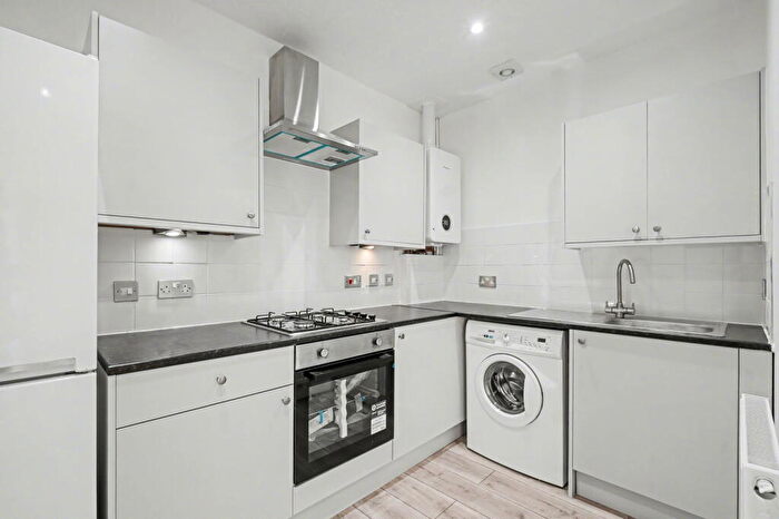 2 Bedroom Maisonette For Sale In The Esplanade, Rochester, ME1