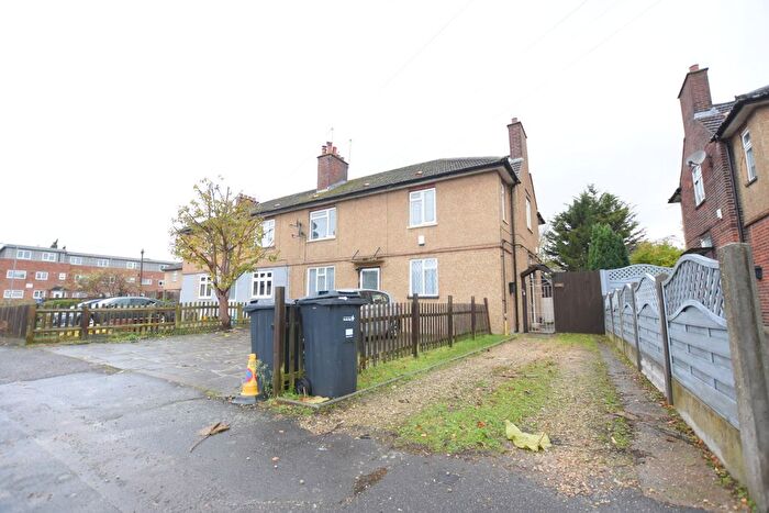 3 Bedroom Maisonette To Rent In Crown Road, Ilford, IG6