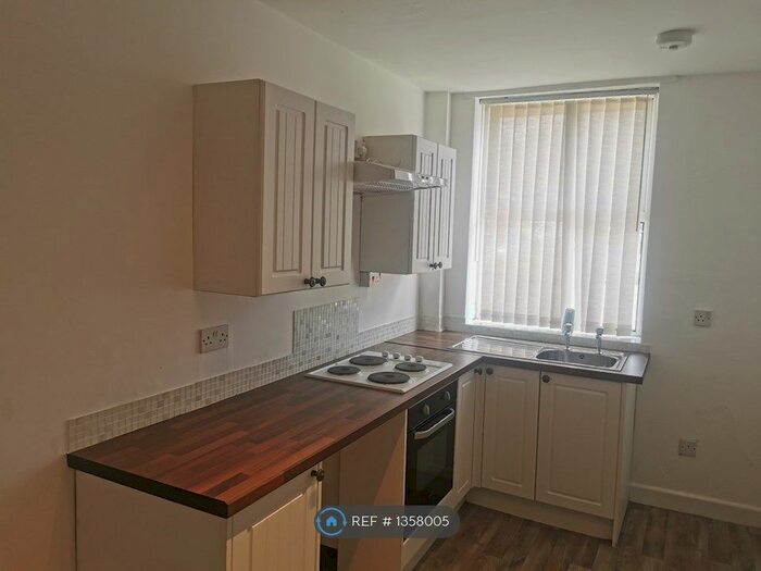 2 Bedroom End Of Terrace House To Rent In Ripponden Road, Oldham, OL1