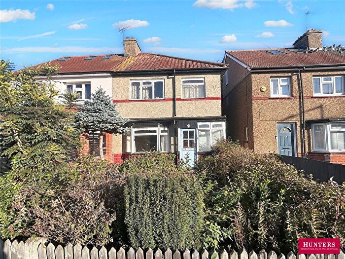 3 Bedroom Semi Detached House For Sale In Chesterfield Road, Barnet, EN5