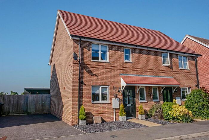 2 Bedroom Semi Detached House For Sale In Ashfield Way, Cholsey, OX10