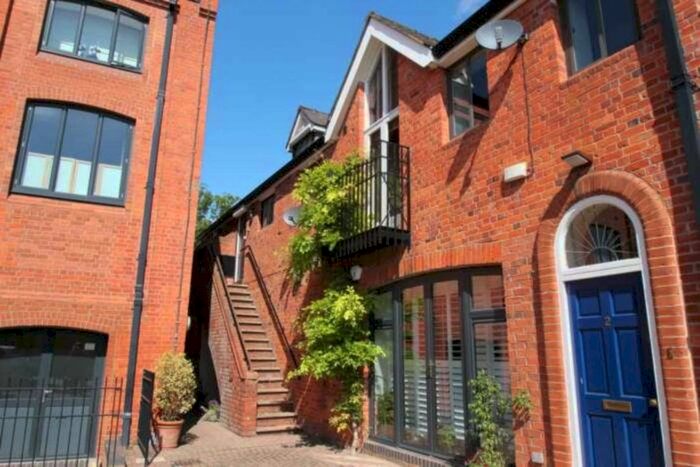 2 Bedroom Flat To Rent In New Street, Henley On Thames, RG9