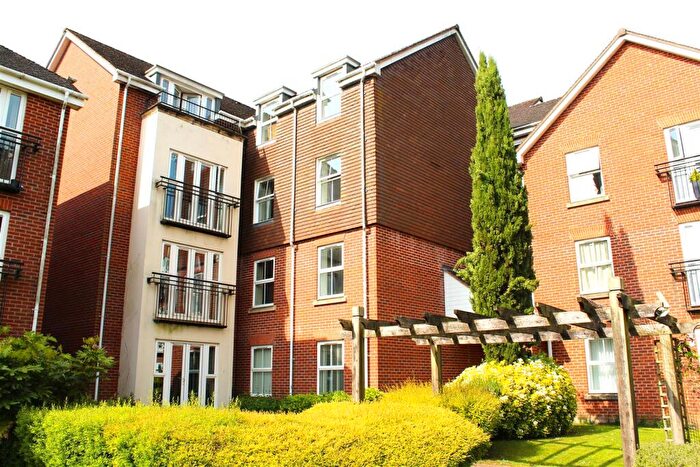 2 Bedroom Flat For Sale In Birch Meadow Close, Warwick, CV34