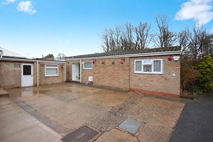 3 Bedroom Detached Bungalow For Sale In Stidfall Grove, Leamington Spa, CV31