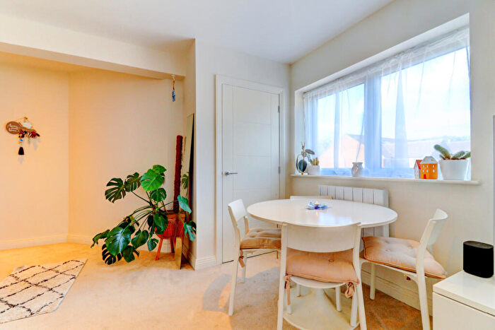 1 Bedroom Apartment For Sale In Desborough Park Road, High Wycombe, Buckinghamshire, HP12