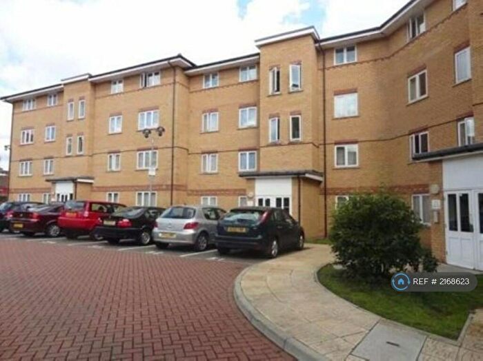 2 Bedroom Flat To Rent In Centurion Court, London, SE18