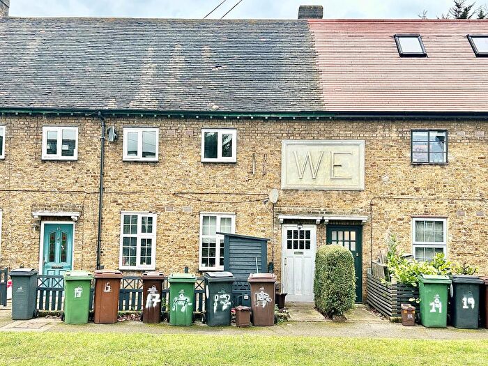 3 Bedroom Flat To Rent In Thorpe Crescent, Walthamstow, E17