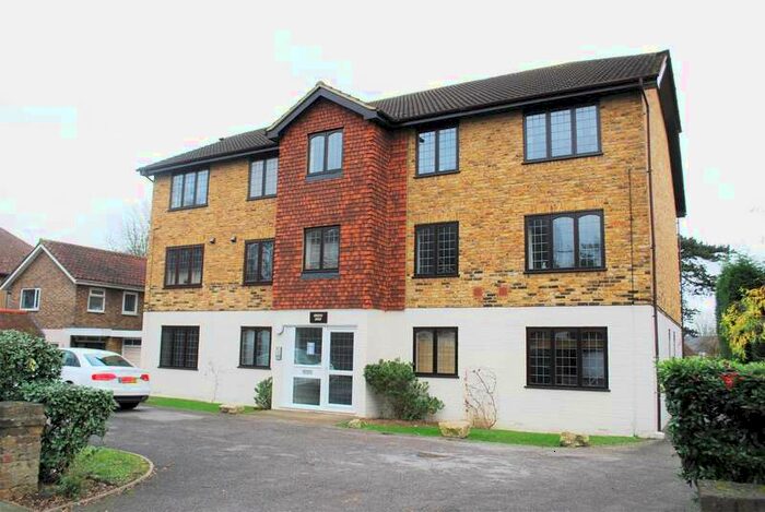 1 Bedroom Flat To Rent In Rushmon Court, Hook Road, Surbiton, KT6