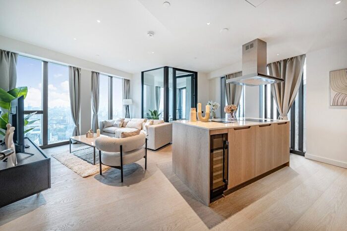 2 Bedroom Flat To Rent In Nine Elms Lane, London, SW8