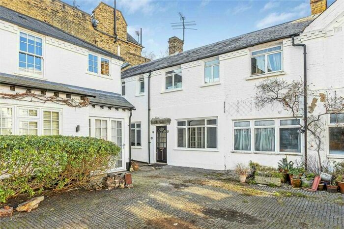 2 Bedroom Property To Rent In Friars Stile Place, Richmond, TW10