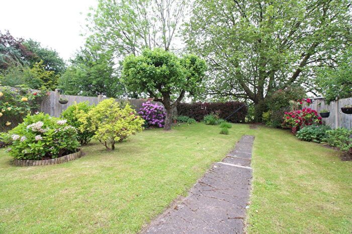 5 Bedroom Semi-Detached House For Sale In Court Crescent, Kingswinford, DY6