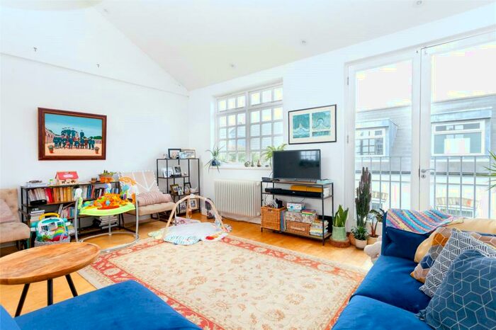 2 Bedroom Flat To Rent In Monsell Court, - Monsell Road, London, N4