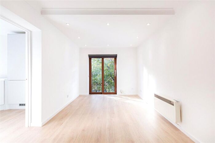 2 Bedroom Apartment To Rent In Tinniswood Close, Drayton Park, Highbury, Islington, London, N5