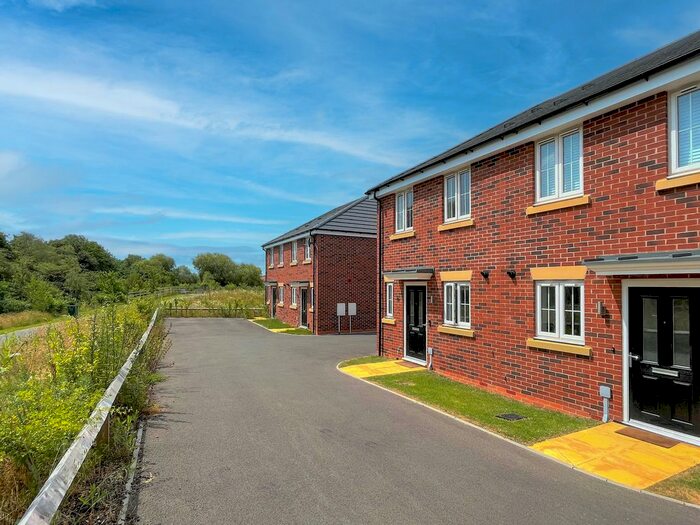 2 Bedroom Semi-Detached House For Sale In Roseacre Gardens, Warwick, CV34