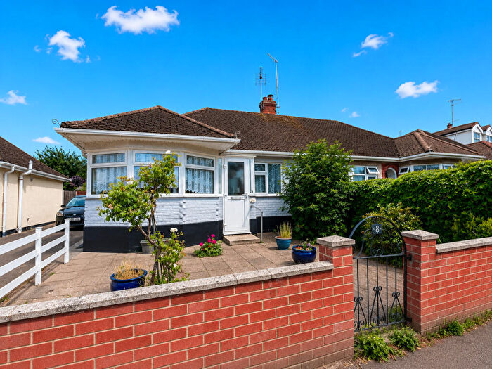 2 Bedroom Semi-Detached Bungalow For Sale In Chestnut Close, Hockley, SS5
