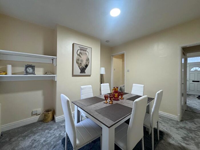 2 Bedroom Terraced House To Rent In Vernon Road, Leicester, LE2