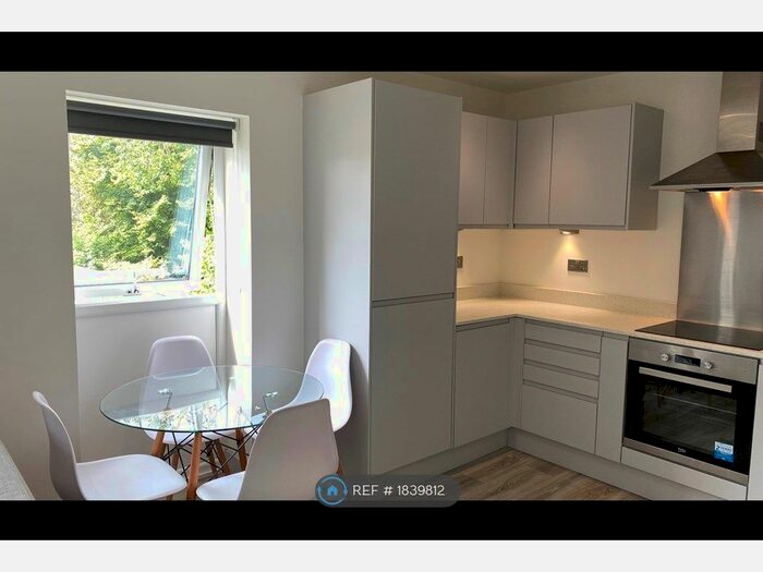 2 Bedroom Flat To Rent In Trinity Court, Leeds, LS9